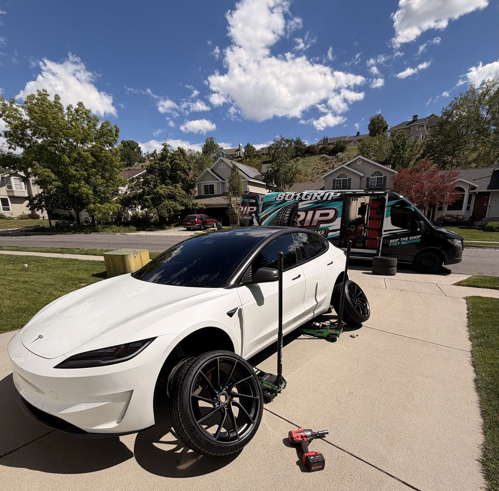 Grip Mobile Tire servicing a vehicle on-site